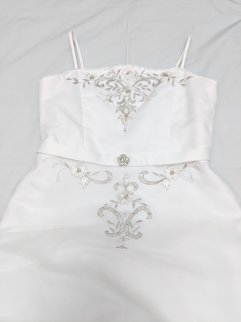 David's Bridal White Embroidered Girls Formal Dress Size 8 - Picture 3 of 10